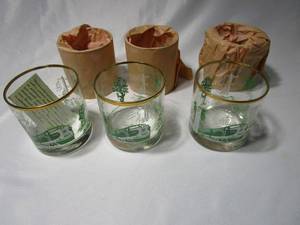 lot 375 image: VINTAGE GALAXY SOUTHERN RAILWAY GLASSWARE DECORATED WITH EITHER 22K GOLD OR PLATINUM PER THE DETAILED MESSAGE INSIDE, IN BOX.&nbsp