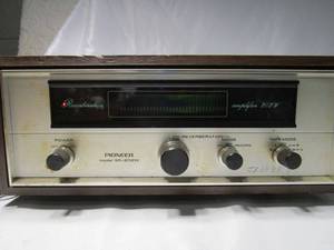 lot 391 image: VINTAGE PIONEER AMPLIFIER MODEL SR-202W, POWERS ON.