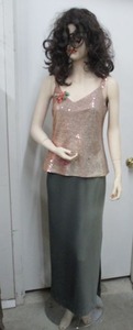 lot 403 image: FEMALE MANEQUIN, CLOTHING AND WIG INCLUDED.