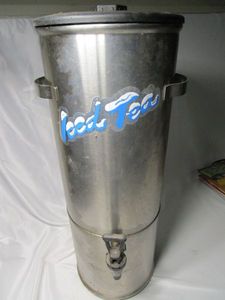 lot 404 image: CURTIS STREAMLINER ICED TEA DISPENSER