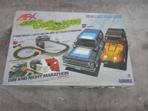 lot 405 image: AFX CATS EYES HD SCALE RACE SET IN BOX
