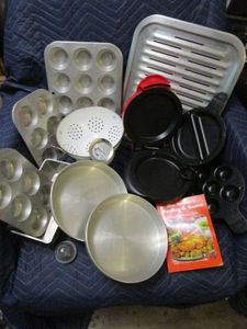 lot 174 image: EKCO MEAT THERMOMETER, BUCKEYE ALUMNUM WARE, WORTHMORE ALUMINUM &amp KITCHEN PRIDE EXTRA HEAVY ALUMINUM 6 CUPCAKE PANS WEAR-EVER No 2771 LOAF PAN, MIRRO 12 CUPCAKE PAN, VINTAGE STRAINER, XTREME REDI SET GO W CHANGABLE INSERTS