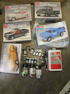 lot 177 image: SEVERAL VINTAGE MODEL CAR KITS, UNUSED, W PAINTS
