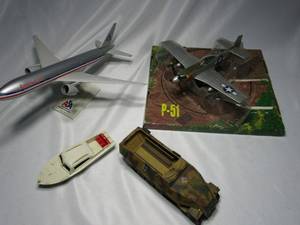 lot 427 image: VINTAGE TTOY VEHICLES...21ST CENTURY TOYS MILITARY TANK,&nbsp KNICKERBOCKER PLASTICS CO BOAT, P-51 MILITARY DIE CAST PLANE SCENE WITH ACTION FIGURE INSIDE, AMERICAN AIRLINES BOEING 777-200&nbsp PLANE SCALE 1200 SKY MARKS MODEL.