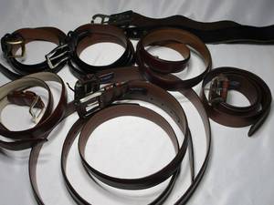 lot 437 image: MANY ROUNDTREE AND YOURKE GENUINE LEATHER BELTS, CONDITION APPEARS NEW OR VERY GENTLY USED, 1 KENNETH COLE BELT
