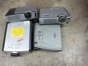 lot 443 image: 4 PROJECTORS, 2 INFOCUS, DUKANE, HITACHI