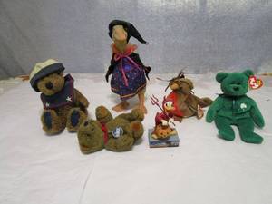 lot 169 image: GOOSE DRESSED AS A WITCH, TY BEANIE BABIES EARLY THE ROBIN &amp ERIN, DISNEY SHOWCASE HALLOWEEN DONALD DUCK FIGURINE, THE BOYDS COLLECTION BEAR, COLLECTORS CLASSICS GUND BEAR