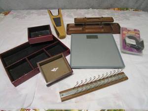 lot 213 image: MENS CADDY TRAYS, CAR HORN NIB, SCALE, TIE HOLDER