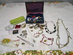lot 225 image: GENEROUS LOT OF JEWELRY, SOME 925 SILVER, WATCHES, FASHION JEWELRY, CASE