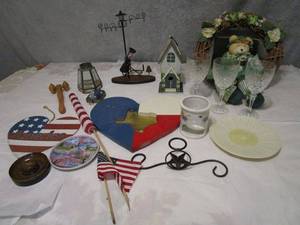 lot 219 image: HOME DECOR