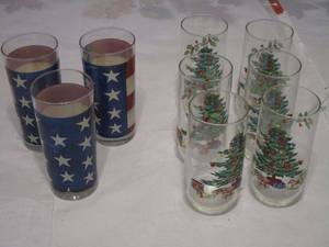 lot 457 image: XMAS TREE AND US FLAG DRINKING GLASSES