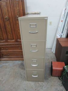 lot 472 image: 4 DRAWER FILE CABINET