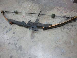 lot 490 image: GOLDEN EAGLE BOW