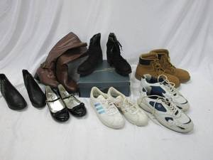 lot 530 image: SHOE LOT.. WOMENS SHOES, BOWLING SHOES, STEEL TOE BOOTS