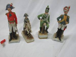 lot 513 image: VINTAGE FRENCH PORCELAIN WAR TIME SOLDIER FIGURES. FINE QUALITY, ARM BROKEN OFF ONE SOLDIER. SEE PICS.&nbsp