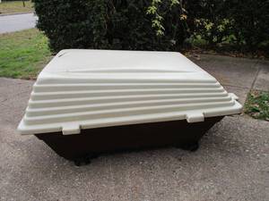 lot 463 image: VEHICE OVERHEAD TRAVEL LUGGAGE BIN, HAS SOME CRACKS