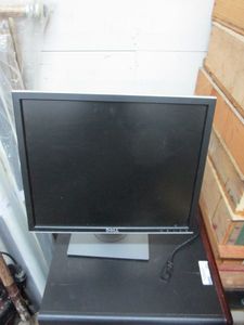 lot 551 image: WORKING COMPUTER MONITER