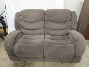 lot 545 image: DUAL RECLINING COUCH. SEE PHOTOS FOR CONDITION.