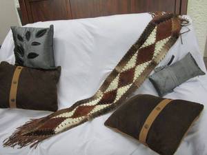 lot 554 image: DECO PILLOWS, HANDMADE RUNNER WITH LEATHER AND APPEARS TO BE DIFFERENT ANIMAL FUR.