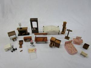 lot 557 image: WOOD DOLL HOUSE FURNITURE
