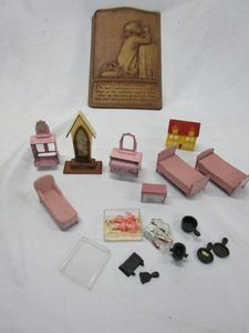 lot 560 image: METAL DOLL HOUSE FURNITURE