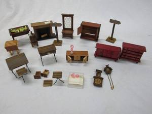 lot 563 image: WOOD DOLL HOUSE FURNITURE