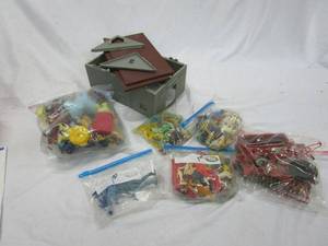 lot 471 image: VINTAGE TOYS