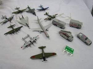 lot 577 image: VINTAGE DIE CAST COLLECTIBLE AIRPLANES AND VEHICLES.. SEE PICTURES