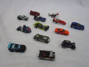 lot 595 image: LOT OF COLLECTIBLE HOTWHEELS, SOME DATED FROM THE 1960S.&nbsp