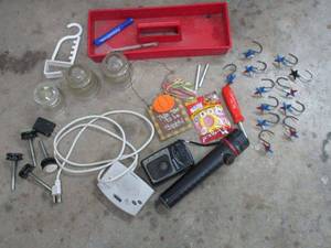lot 590 image: PORTABLE SPORTS RADIO, RADIO SHACK SPEAKERANSWERING SYSTEM, TEXAS STAR SHOWER HOOKS,MISC ITEMS