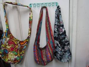 lot 579 image: LARGE CASUAL BOHO CROSSBODY BAGS