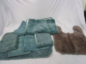 lot 597 image: LOT OF BATHROOM RUGS&nbsp