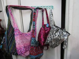 lot 594 image: NEW TOTES