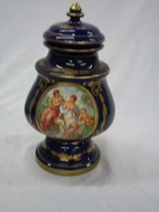 lot 105 image: KERAMOS ITALY KOBALT LIDDED URN W PAINTED VICTORIAN SCENE