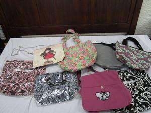 lot 628 image: NEW PURSES