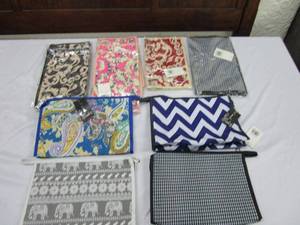 lot 664 image: NEW PURSES