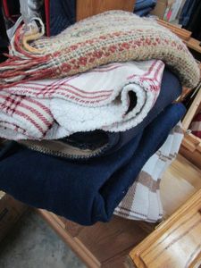 lot 657 image: LOT OF MANY WARM BLANKETS