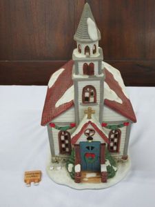 lot 566 image: VILLAGE SQUARE MERVYNS 1997, ST. GEORGE CHAPEL, SMALL BROKEN PIECE.