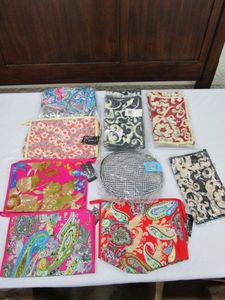 lot 659 image: VARIETY OF NEW PURSES