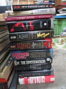 lot 641 image: SEVERAL STEVEN KING BOOKS, HUNGER GAMES, TWILIGHT, MANY FIRST EDITIONS, SEE PICS