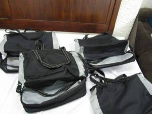 lot 645 image: 4 NEW TOTE BAGS WITH WATER PROOF LINING IN SEPERATE BOTTOM SECTION (3 OF 4)