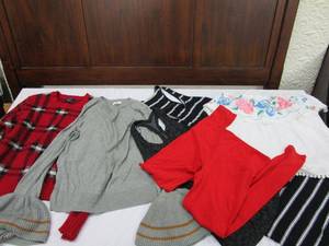 lot 692 image: WOMENS CLOTHES, SWEATERS, SHIRTS, DRESS, PANTS