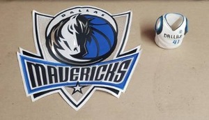 lot 16 image: 14 x 15 Dallas Mavericks Embroidered Patch with a Dirk Nowitzki Pencil Holder