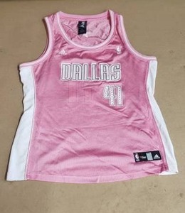 lot 18 image: Womens adidas Pink Dirk Nowitzki Jersey - Size Large