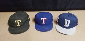 lot 21 image: Lot of 3 Youth Fitted Hats - Sizes 6-12 & 6-58