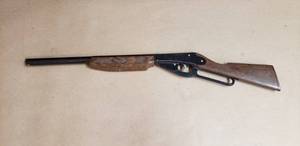 lot 29 image: Daisy Model 660 Toy Rifle