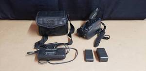 lot 50 image: Panasonic Palmcorder IQ PV-IQ205D Camcorder