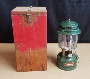 lot 53 image: Vintage Coleman 220H Double Mantle Lantern 1273 with Original Coleman Globe-Pyrex