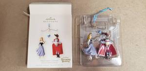 lot 149 image: Walt Disney Sleeping Beauty Christmas Ornament - Aurora