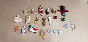 lot 161 image: Lot of 21 Christmas Ornaments